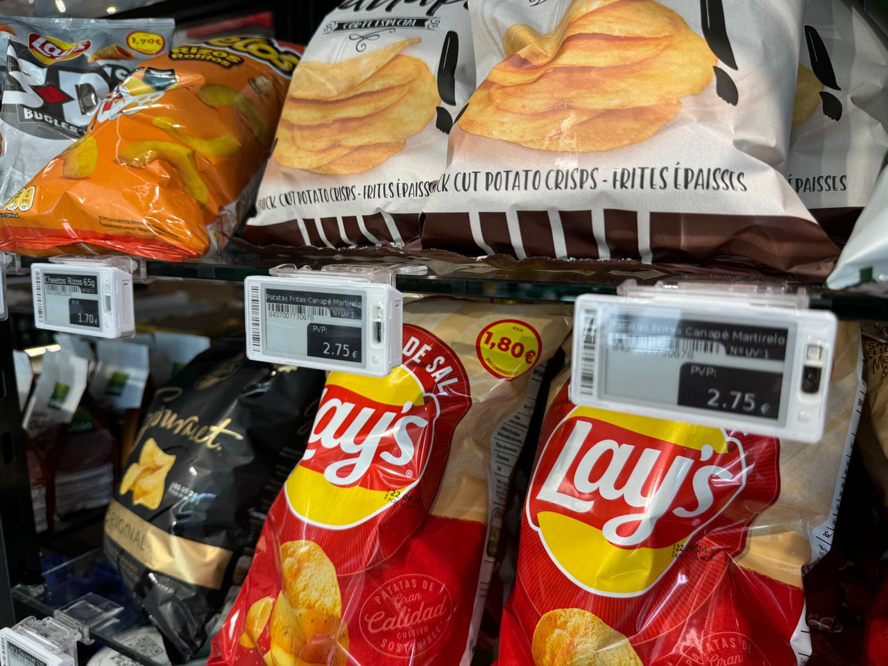 Imagen ilustrativa de las etiquetas electrónicas de Logista Strator